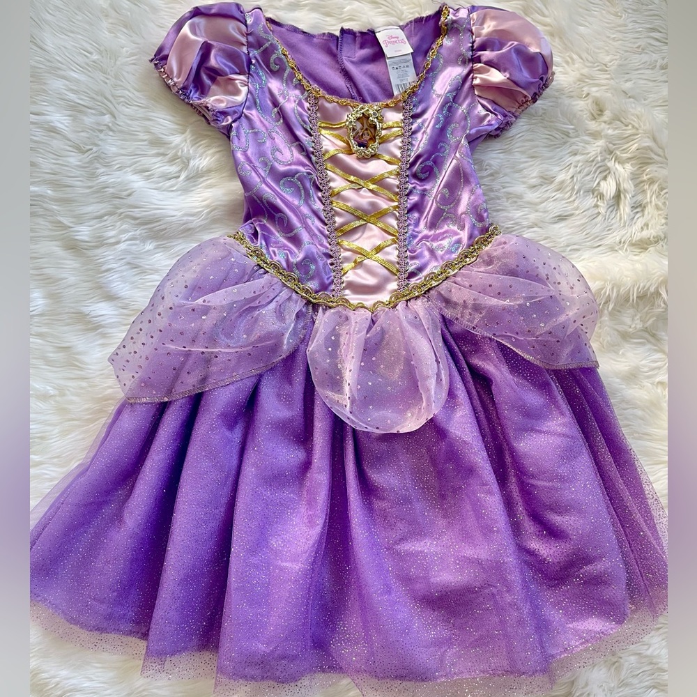 Disney Princess Rapunzel, Halloween Costume, Girl S/P  (4-6X), good condition.